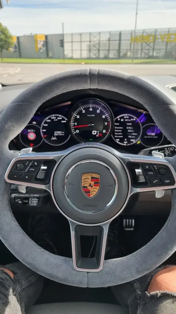 alcantara apsiutas porsche vairas