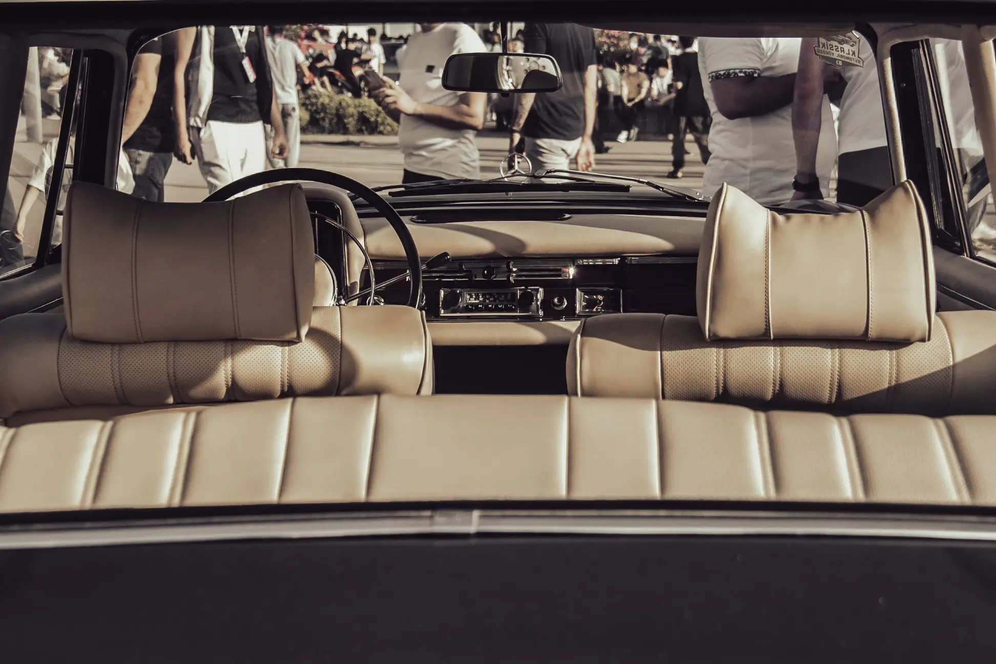 automobilio salonas persiutas oda