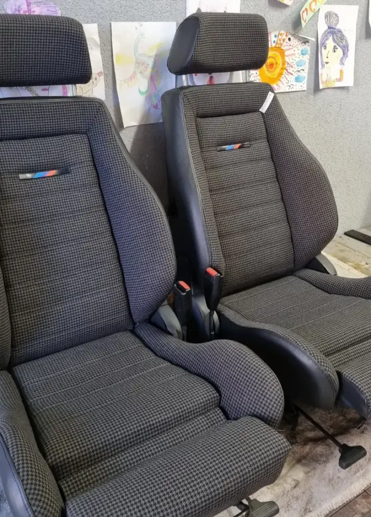medziaga apsiutos automobilio sedynes
